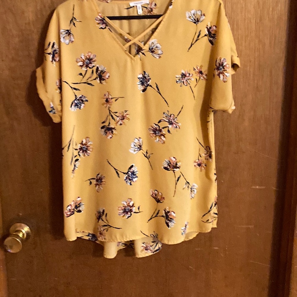 Maurice’s sz lg. Gold with autumn colors, 100% Polyester. Looks like new!